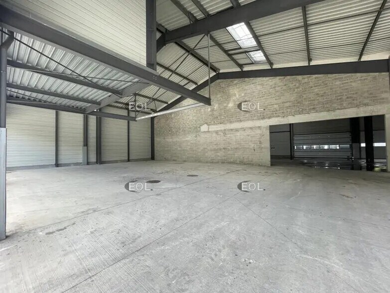Flex in Cormeilles-en-Parisis for lease - Interior Photo - Image 3 of 16