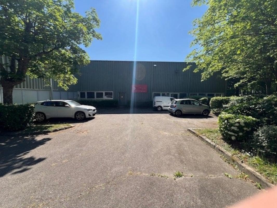 1/3 Avenue Jean Pierre Timbaud, Trappes for lease Building Photo- Image 1 of 12