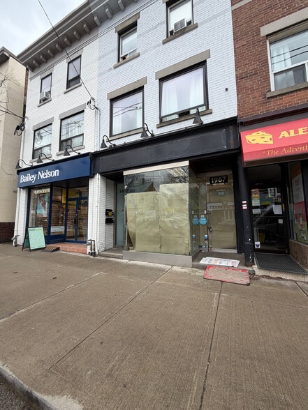 1967 Queen St E, Toronto, ON for lease - Building Photo - Image 3 of 4