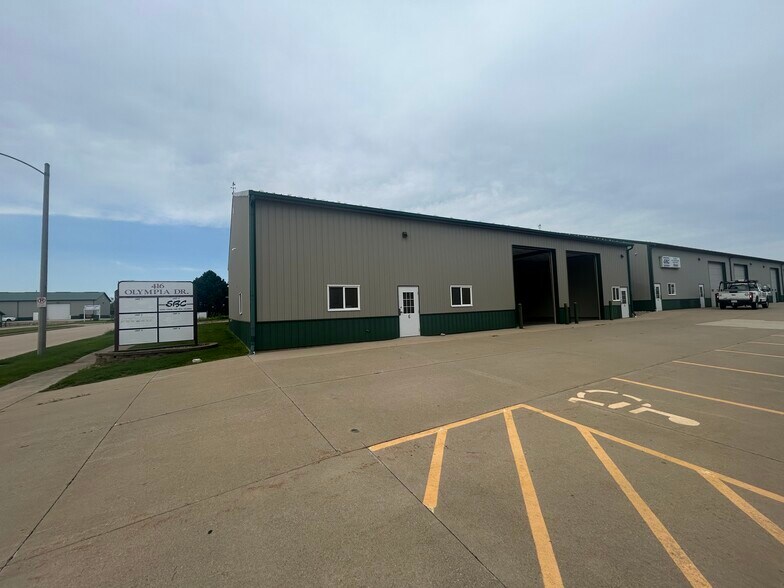 416 Olympia Dr, Bloomington, IL à louer - Photo du bâtiment - Image 2 de 4