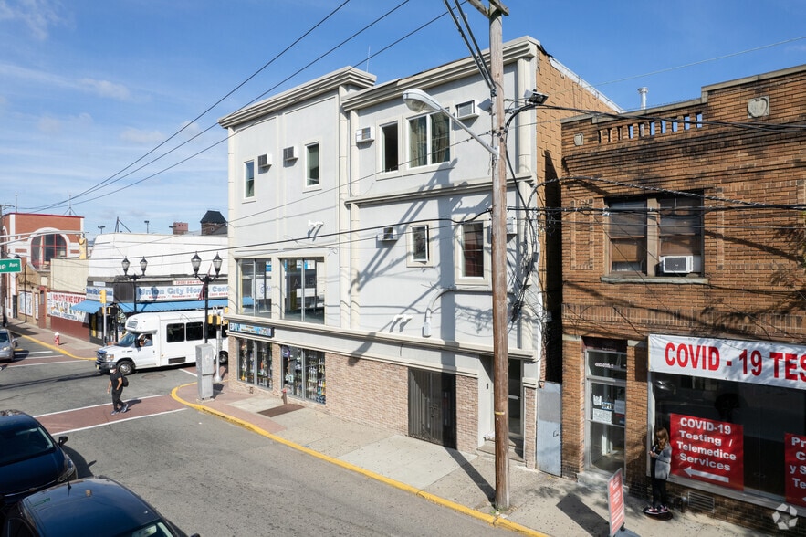 3800-3806 Bergenline Ave, Union City, NJ for lease - Building Photo - Image 3 of 8