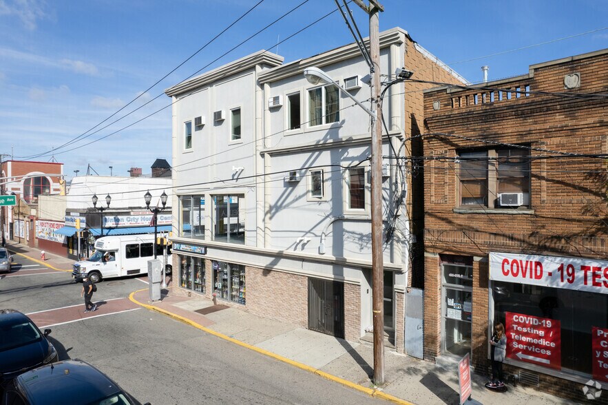 3800-3806 Bergenline Ave, Union City, NJ à louer - Photo du bâtiment - Image 3 de 8