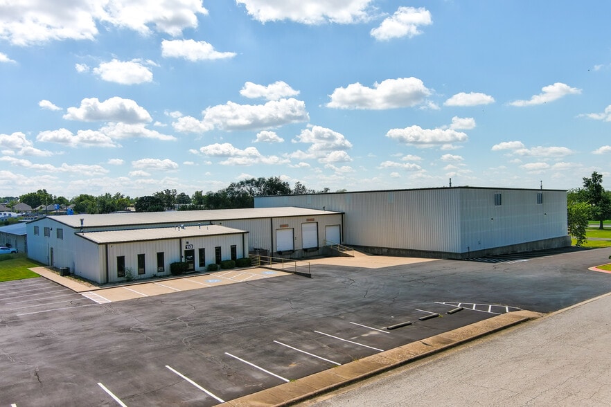 Rogers Industrial Portfolio portfolio of 4 properties for sale on LoopNet.ca - Building Photo - Image 3 of 12