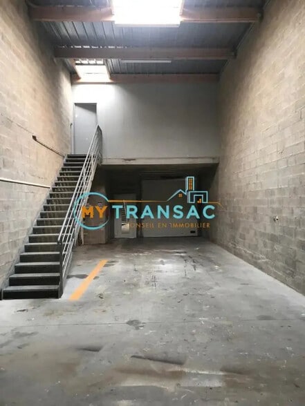 Flex in Ozoir-la-Ferrière for lease - Interior Photo - Image 3 of 4