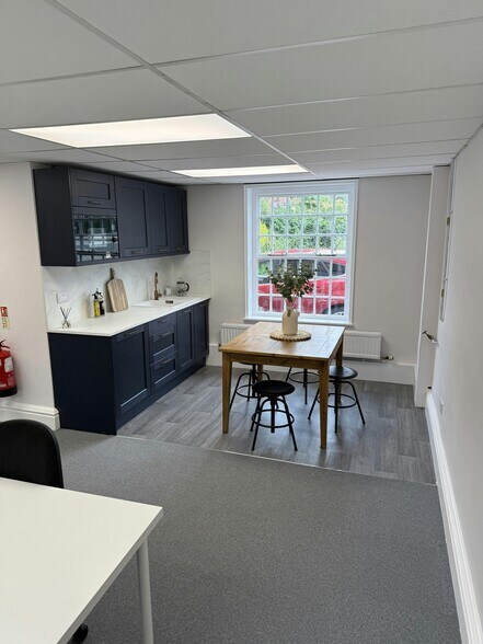 1-4 Thorp St, Macclesfield à louer - Photo du bâtiment - Image 2 de 6