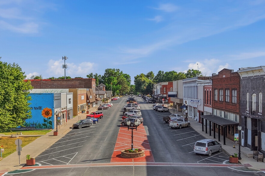 204 S Broadway, Salisbury, MO for sale - Building Photo - Image 2 of 79