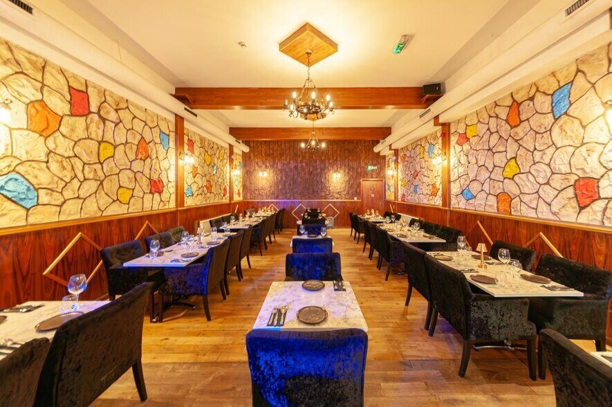 42 Old Church Rd, Londres à louer - Photo du bâtiment - Image 2 de 10