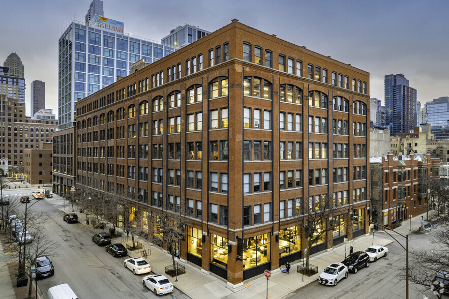 213 W Institute Pl, Chicago, IL for lease - Building Photo - Image 1 of 15