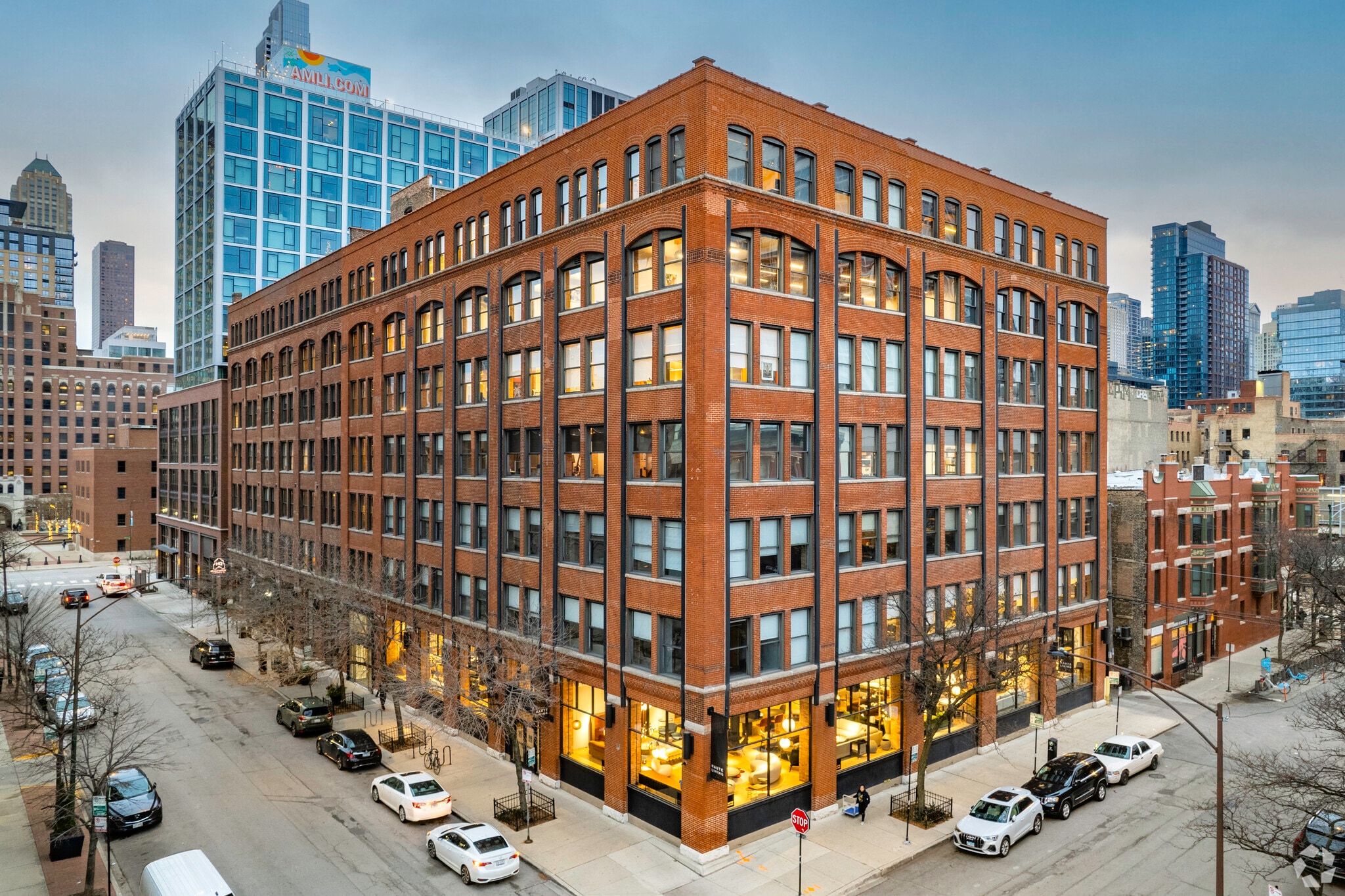 213 W Institute Pl, Chicago, IL for lease Primary Photo- Image 1 of 16
