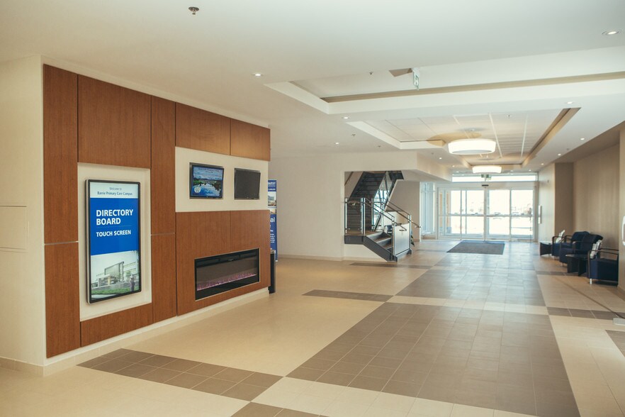 370 Bayview Dr, Barrie, ON à louer - Photo intérieure - Image 3 de 4