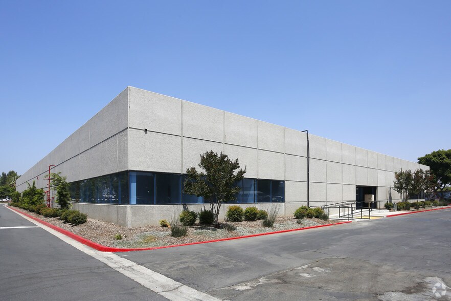 1040 Iowa Ave, Riverside, CA à vendre - Photo du bâtiment - Image 2 de 4