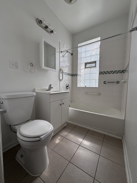 7308 S Crandon Ave, Chicago, IL for sale - Building Photo - Image 3 of 5