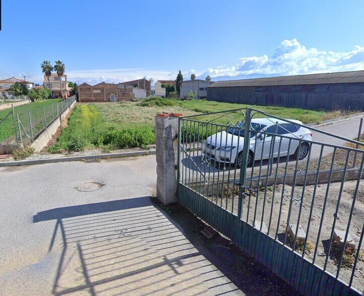 Calle Chirichi, 1-1, Vegas del Genil, Granada à vendre - Photo du bâtiment - Image 2 de 3