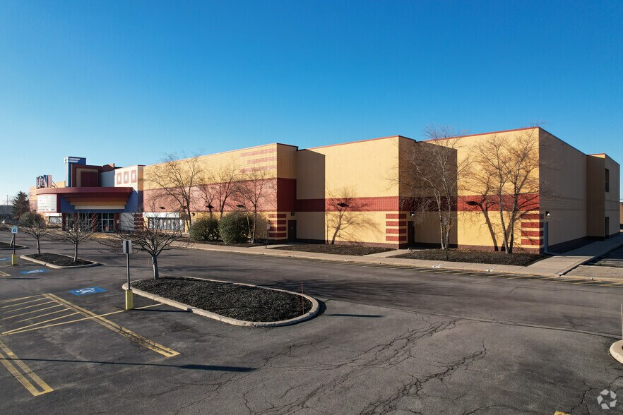 525 Marketplace Dr, Henrietta, NY for lease - Building Photo - Image 2 of 4