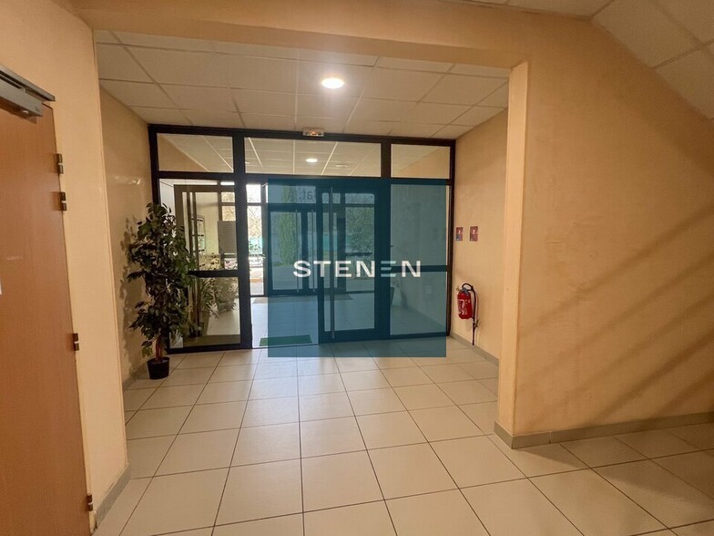 190 Rue Marcelle Isoard, Aix-en-Provence à louer - Hall d’entrée - Image 3 de 3