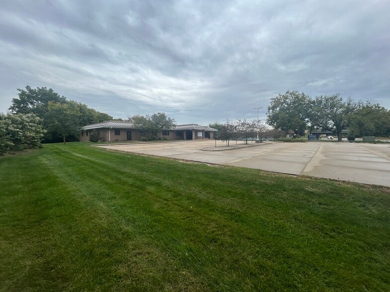 7601 Discovery Dr, Middleton, WI for sale - Building Photo - Image 3 of 14