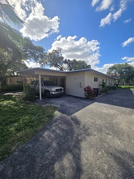 519 NW 23rd Ave, Fort Lauderdale, FL à louer - Photo du bâtiment - Image 3 de 7