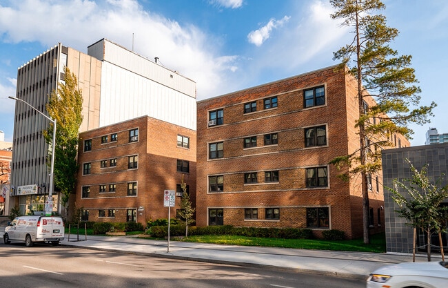 More details for 346 Broadway, Winnipeg, MB - Multifamily for Sale