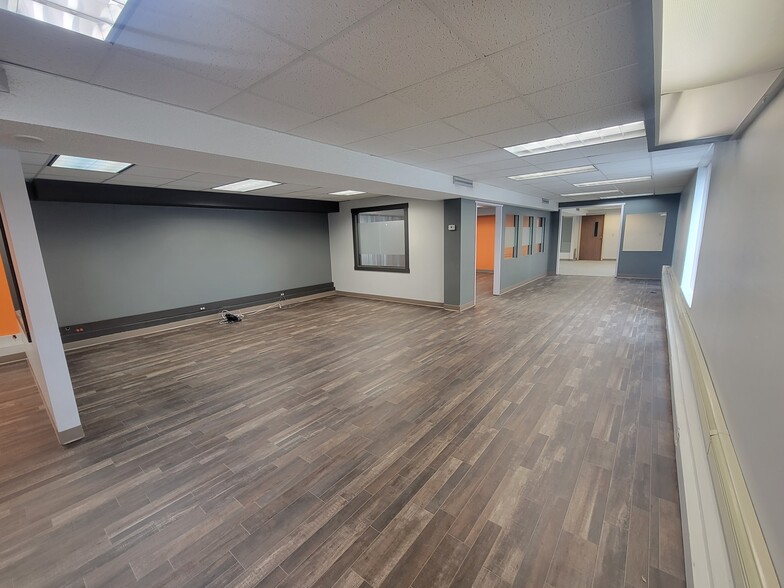 215 N 3rd St, Bismarck, ND for lease - Interior Photo - Image 1 of 8