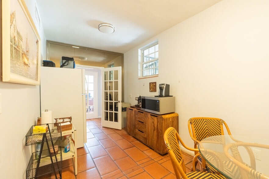 2295 Coral Way, Coral Gables, FL for sale - Interior Photo - Image 3 of 30