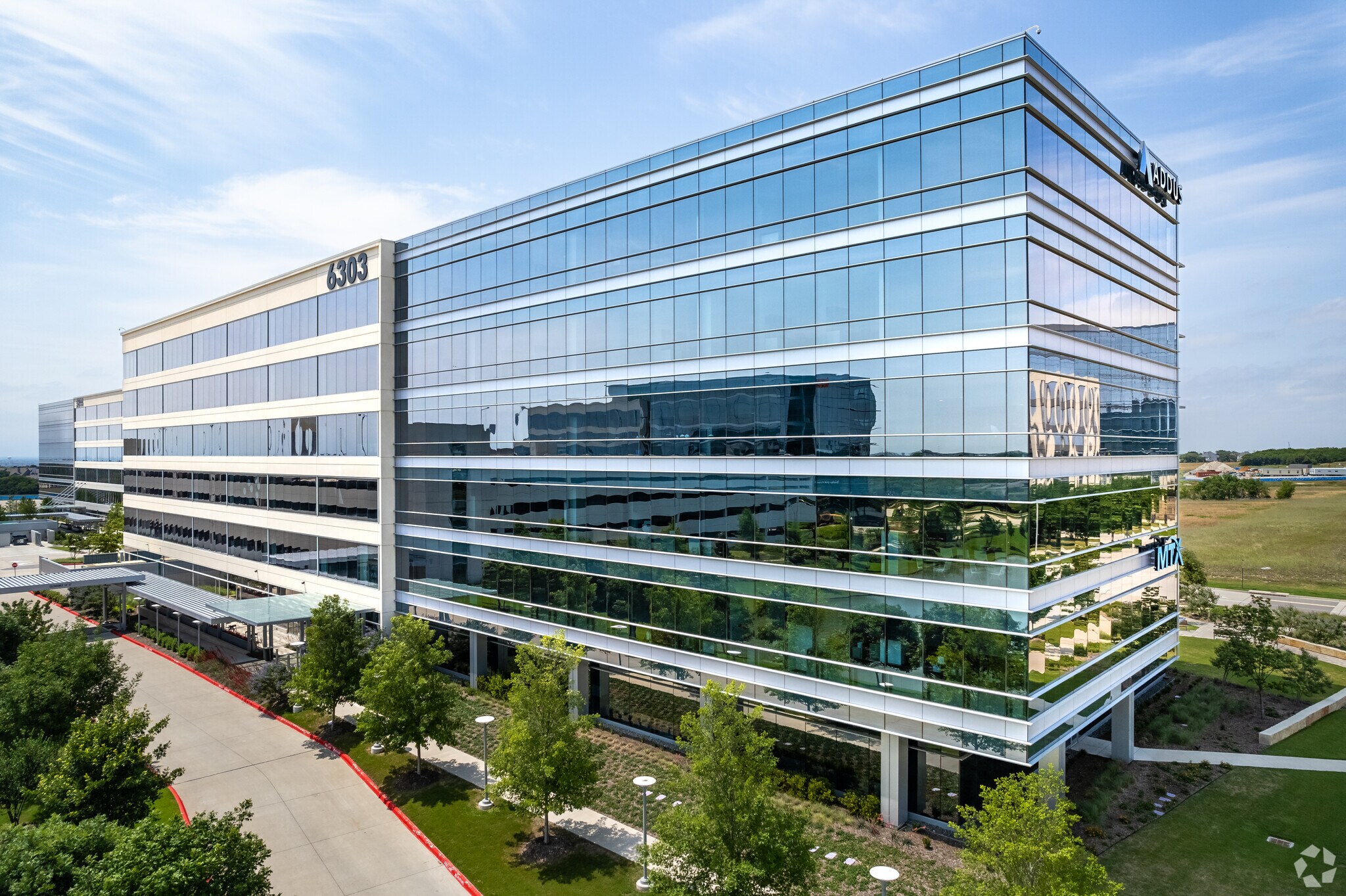 6303 Cowboys Way, Frisco, TX à louer Photo du bâtiment- Image 1 de 20