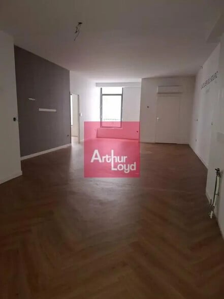 Retail in Clermont-Ferrand for lease - Building Photo - Image 3 of 9