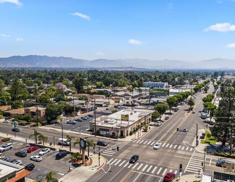 17851 Chatsworth St, Granada Hills, CA à vendre - Photo principale - Image 3 de 17