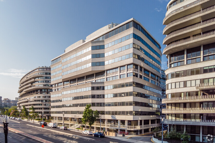 2600 Virginia Ave NW, Washington, DC à louer - Photo du bâtiment - Image 3 de 19