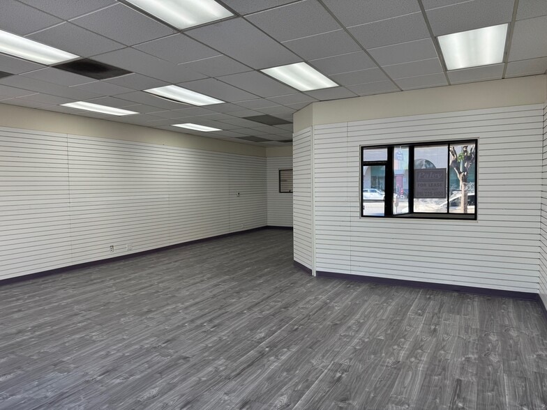 6261 Van Nuys Blvd, Van Nuys, CA for lease - Building Photo - Image 2 of 7