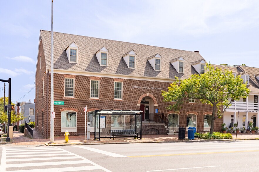 223-225 N Washington St, Alexandria, VA à louer - Photo du bâtiment - Image 1 de 41