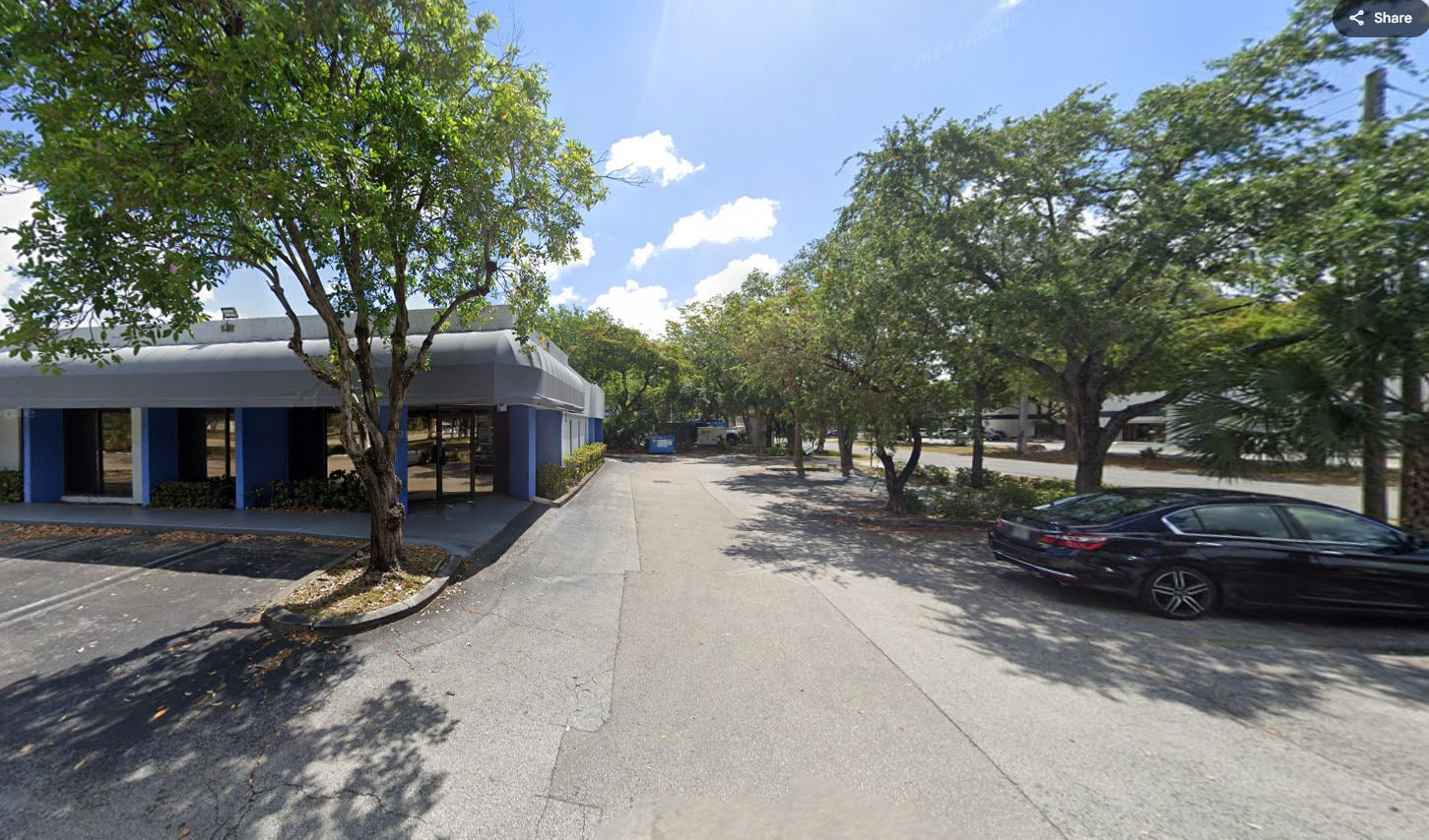 2500 N Powerline Rd, Pompano Beach, FL for lease Building Photo- Image 1 of 14