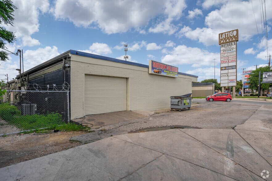 8117-8165 Latigo Plz, San Antonio, TX à louer - Photo du bâtiment - Image 3 de 12