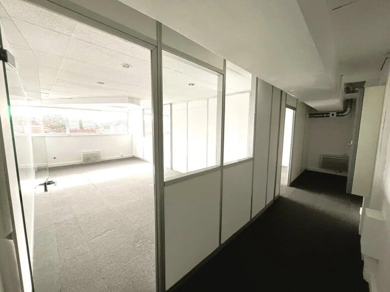 Bureau dans Corbeil-Essonnes à louer - Photo intérieure - Image 3 de 10