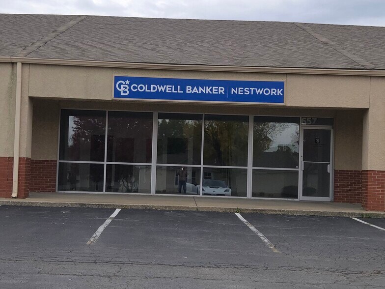 651-659 SW 2nd St, Lee's Summit, MO for lease - Building Photo - Image 2 of 12