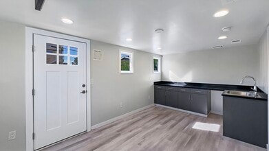 724 S 9th St, Las Vegas, NV for lease Interior Photo- Image 2 of 14