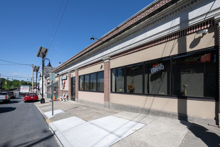 601 Front St, Catasauqua, PA à vendre - Photo du bâtiment - Image 2 de 27