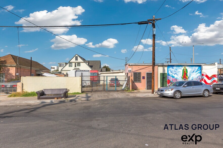 3842 E 1st St, Los Angeles, CA à vendre - Photo du bâtiment - Image 2 de 11