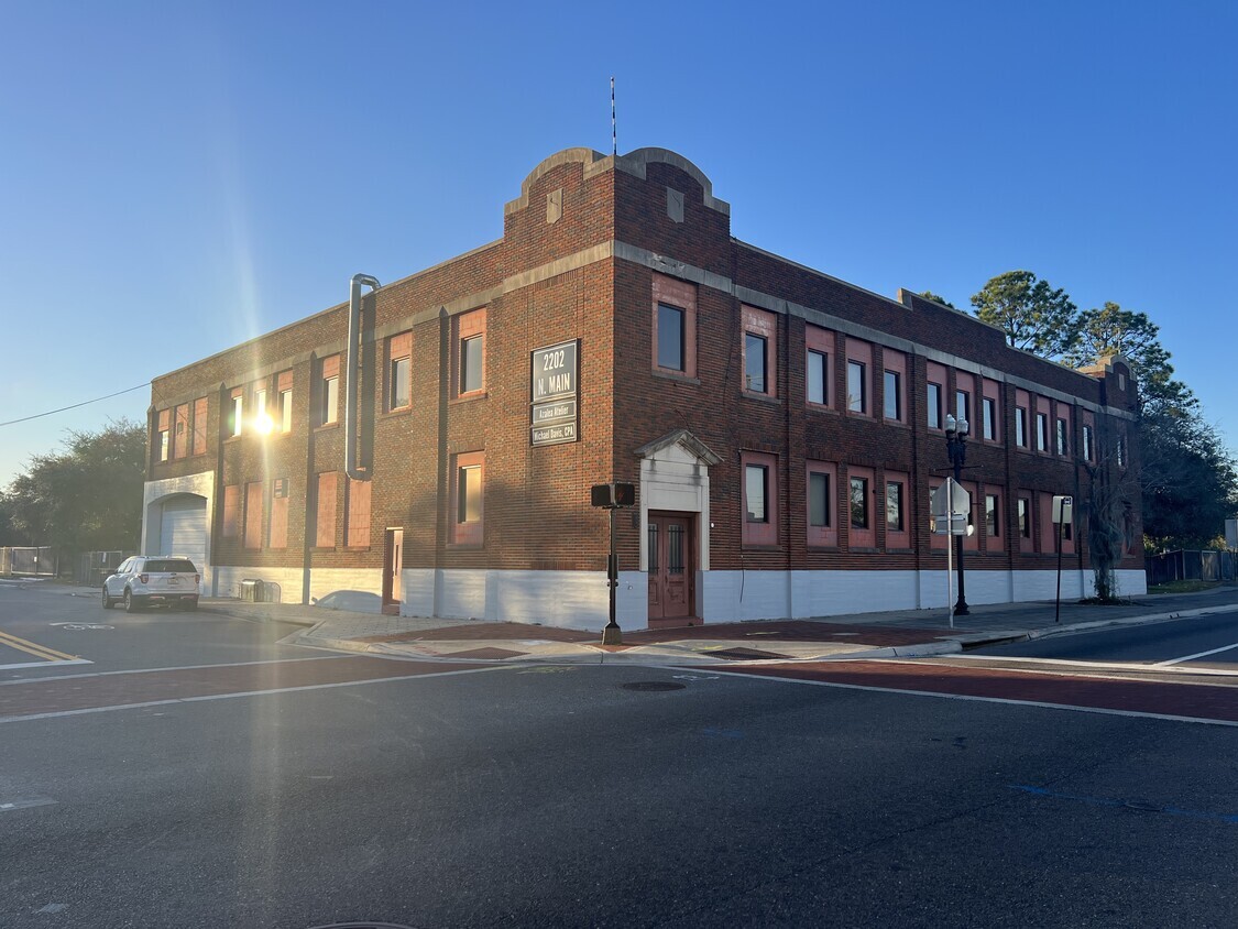 2202 N Main St, Jacksonville, FL for lease Building Photo- Image 1 of 2