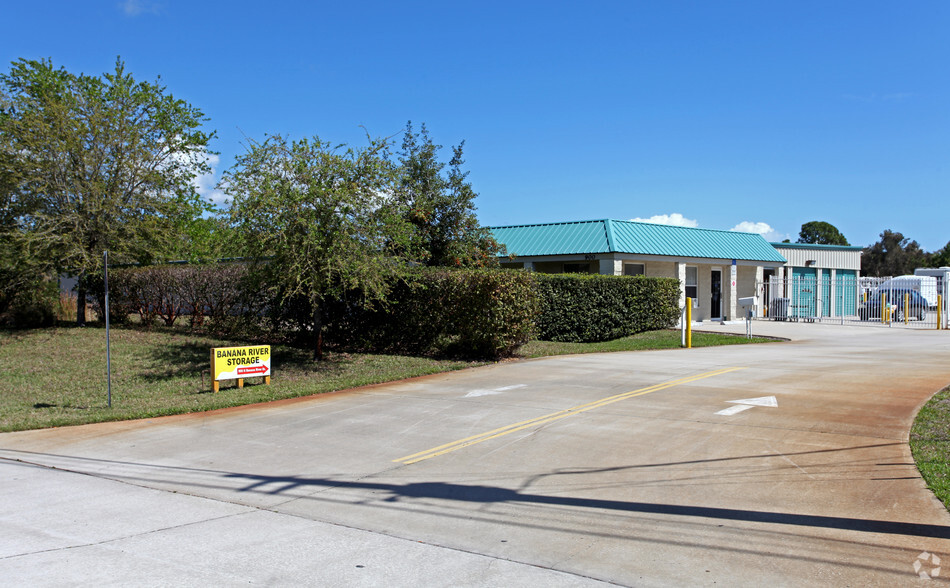 900 N Banana River Dr, Merritt Island, FL for sale - Primary Photo - Image 1 of 1