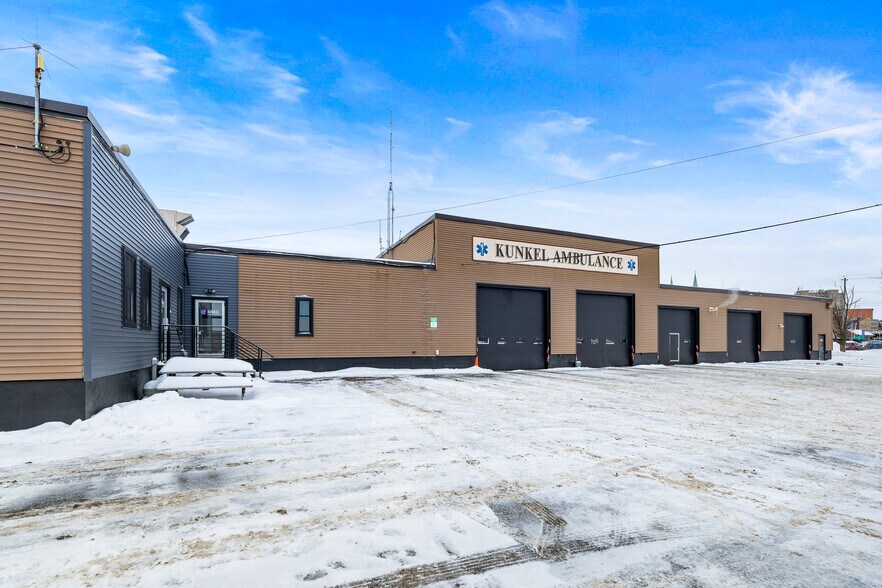 410 Catherine St, Utica, NY à vendre - Photo du bâtiment - Image 2 de 21