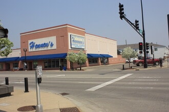 413-419 Broadway St, Alexandria, MN for lease Building Photo- Image 1 of 2