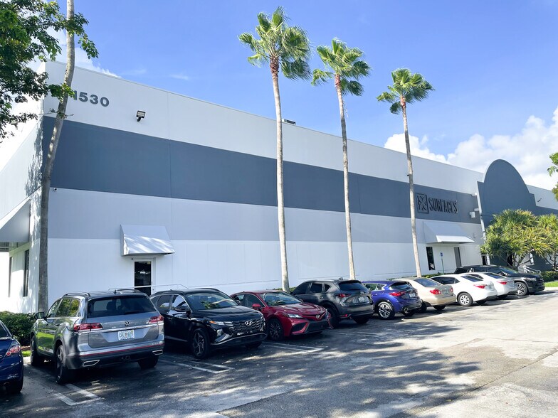 1530 NW 98th Ct, Miami, FL à louer - Photo du bâtiment - Image 2 de 7