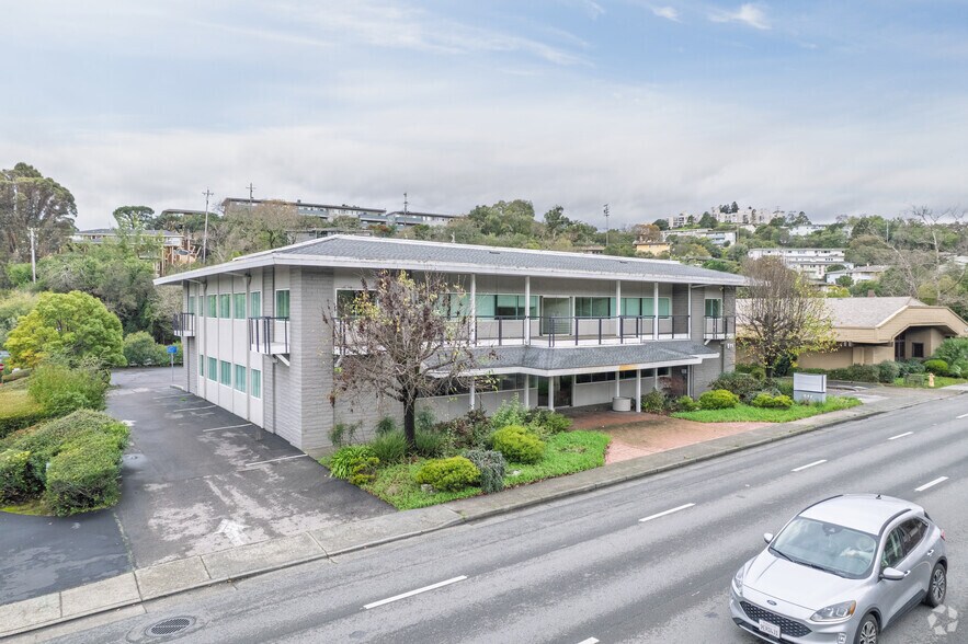 511 Sir Francis Drake Blvd, Greenbrae, CA à louer - Photo du bâtiment - Image 3 de 15