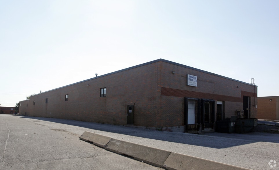 5640 Timberlea Blvd, Mississauga, ON à vendre - Photo du bâtiment - Image 2 de 2