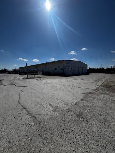 2001 NE Broadway Ave, Des Moines, IA for sale - Primary Photo - Image 1 of 9