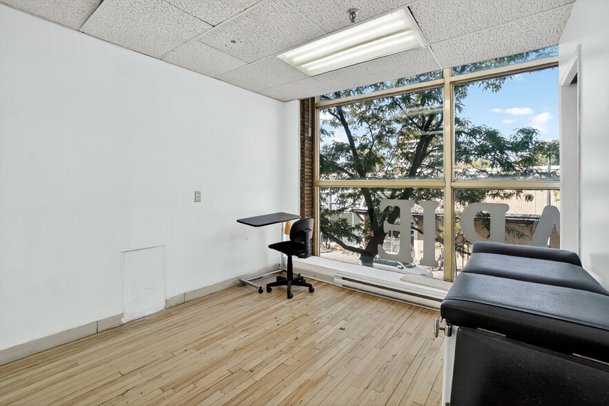 1988 Rue Sainte-Catherine E, Montréal, QC à louer - Photo du bâtiment - Image 3 de 10