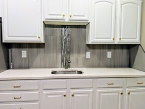 5613 S 77 St, Omaha, NE for lease Interior Photo- Image 1 of 3