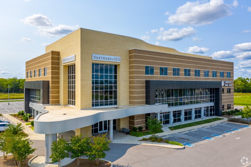 920 S Hartmann Dr, Lebanon, TN à louer - Photo du bâtiment - Image 3 de 6