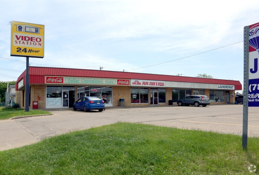11947-11959 82 St NW, Edmonton, AB à louer - Photo du bâtiment - Image 2 de 3