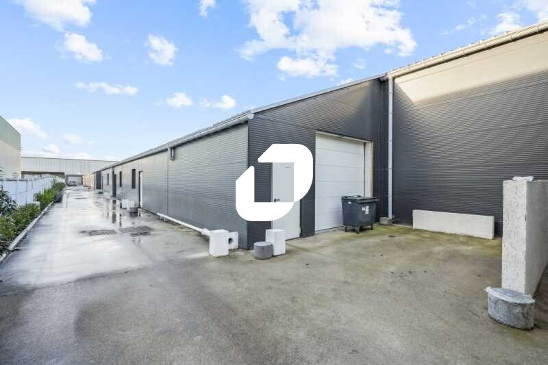 Office in Gennevilliers for lease - Building Photo - Image 1 of 3